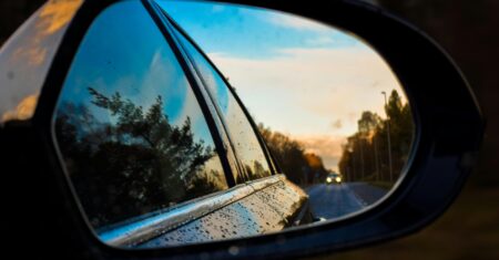 O Espelho Oculto da Vida: Como Seus Desafios Revelam Quem Você É